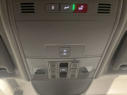 Certified 2023 Volkswagen Taos SE w/ Panoramic Sunroof Package image 23