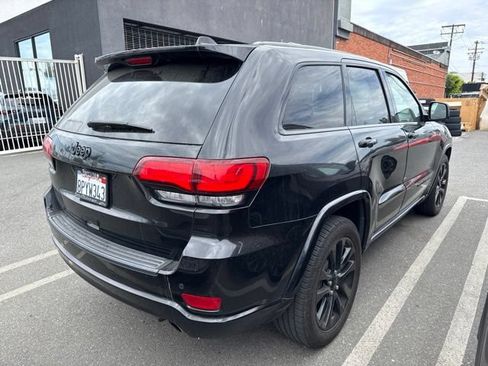 Used 2019 Jeep Grand Cherokee Altitude RWD image 3
