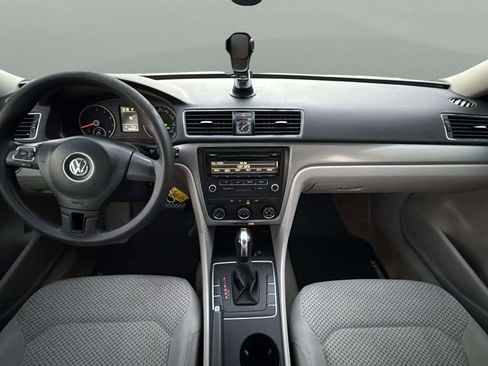 Used 2014 Volkswagen Passat 1.8T S image 21