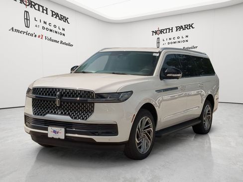 New 2026 Lincoln Navigator L Premier AWD/4WD image 7