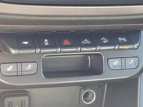 Used 2022 GMC Canyon AT4 image 21