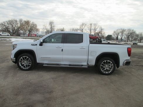 New 2026 GMC Sierra 1500 SLT image 8