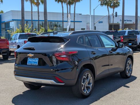 Used 2025 Chevrolet Trax LT w/ Driver Confidence Package image 5