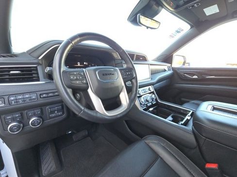 Used 2024 GMC Yukon Denali w/ Denali Reserve Package image 12