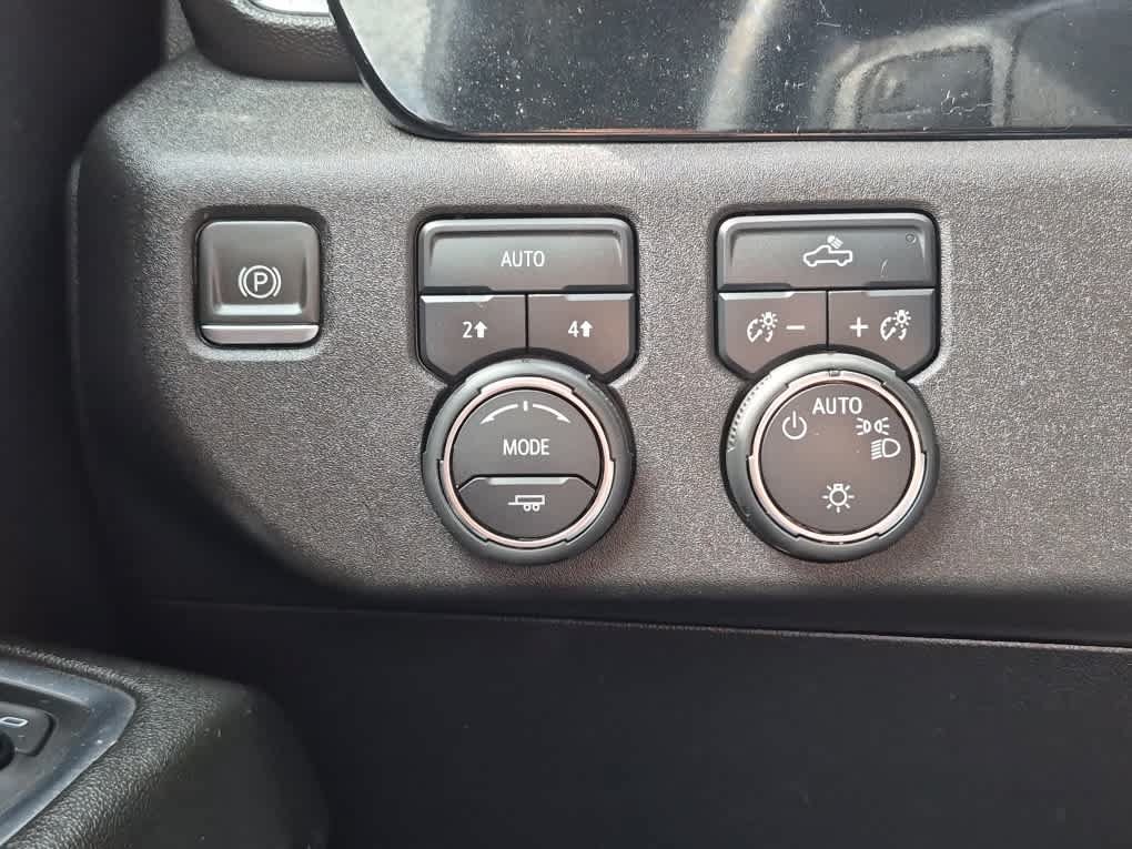 Used 2024 Chevrolet Silverado 1500 LT AWD/4WD image 18