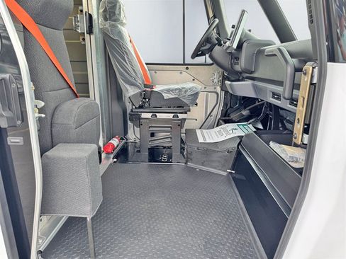 Used 2024 Chevrolet Brightdrop 400 w/ Commercial Equipment Package AWD/4WD image 20