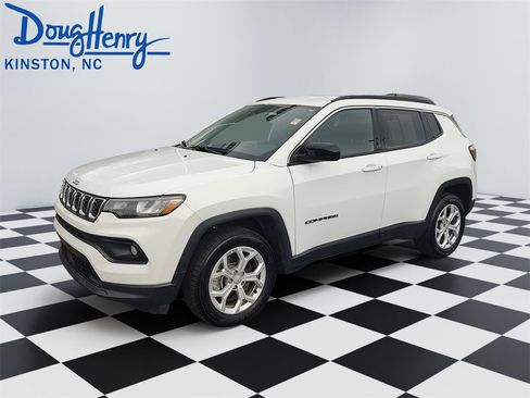 Used 2024 Jeep Compass Latitude image 1