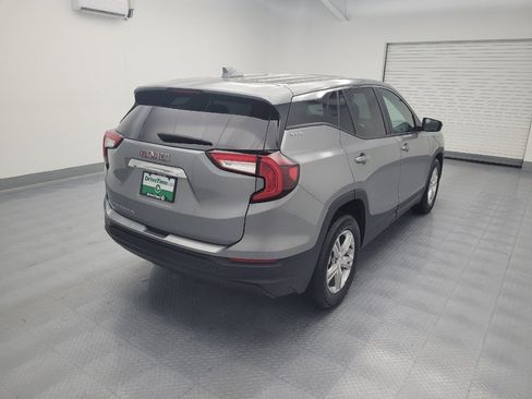 Used 2024 GMC Terrain SLE FWD image 9