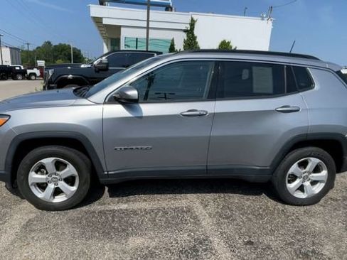 Used 2020 Jeep Compass Latitude w/ Cold Weather Group AWD/4WD image 7