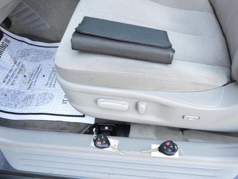 Used 2011 Toyota Camry LE image 28