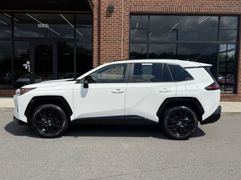 Used 2026 Toyota RAV4 SE w/ Convenience Package FWD image 3