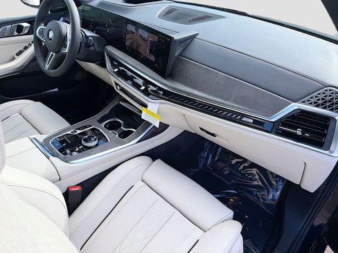 New 2026 BMW X7 M60i image 15
