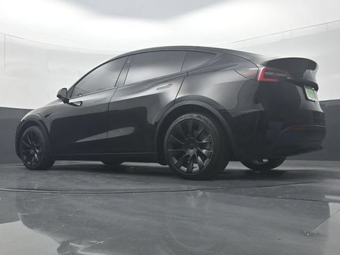 Used 2021 Tesla Model Y Long Range AWD/4WD image 29