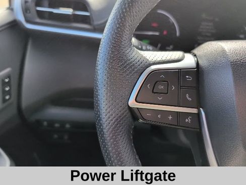 Used 2023 Toyota Sienna XSE image 9