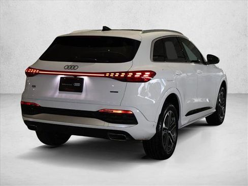 Used 2025 Audi Q5 Premium w/ Convenience Package AWD/4WD image 5