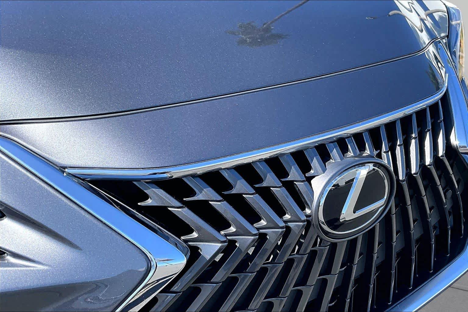 Used 2023 Lexus ES 250 w/ Premium Package AWD/4WD image 30