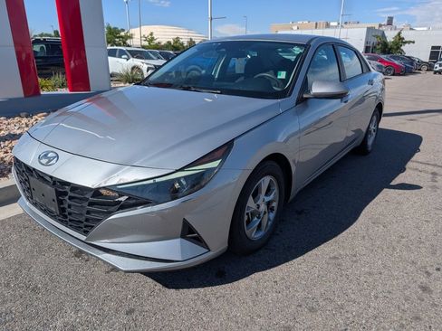 Used 2021 Hyundai Elantra SE FWD image 3
