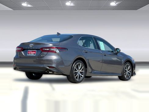 Used 2022 Toyota Camry XLE FWD image 9