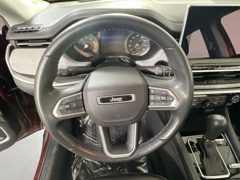 Used 2022 Jeep Compass Latitude w/ Sun and Sound Group AWD/4WD image 11