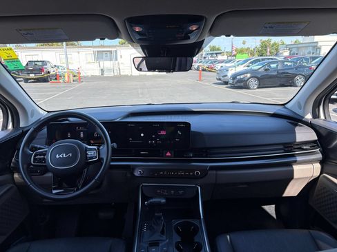 Used 2026 Kia Carnival FWD image 36