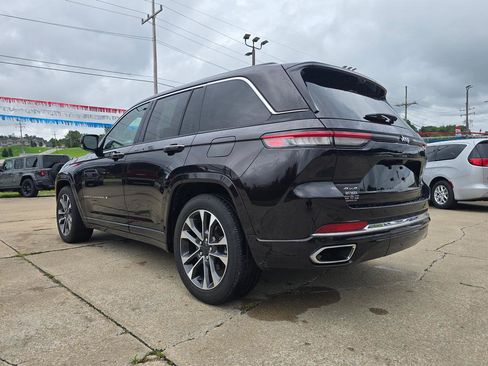 Used 2023 Jeep Grand Cherokee Overland w/ Luxury Tech Group IV AWD/4WD image 5