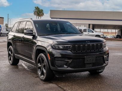 Used 2023 Jeep Grand Cherokee Altitude