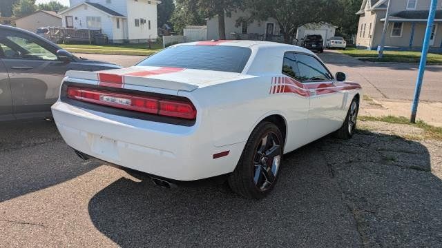 Used 2013 Dodge Challenger SXT RWD image 3
