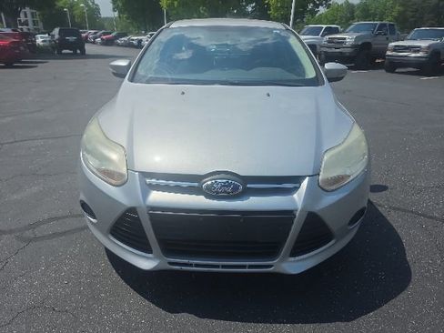 Used 2013 Ford Focus SE w/ SE Winter Pkg FWD image 4