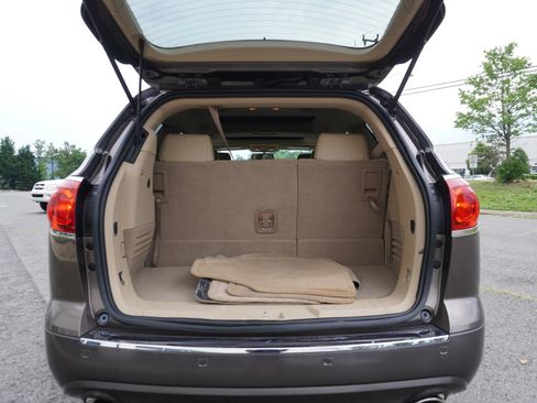 Used 2010 Buick Enclave CXL FWD image 25