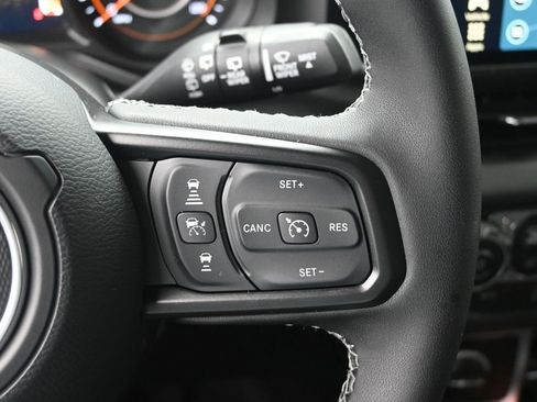 Used 2025 Jeep Wrangler Unlimited Rubicon image 13