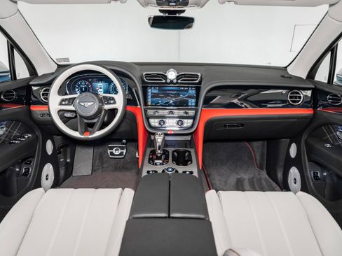 Used 2025 Bentley Bentayga Extended Wheelbase image 36