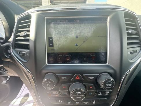Used 2018 Jeep Grand Cherokee Altitude AWD/4WD image 20