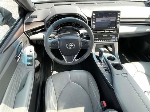 Used 2020 Toyota Avalon Limited image 13