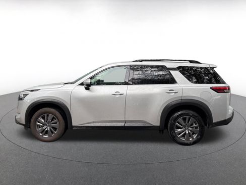 Used 2025 Nissan Pathfinder SV AWD/4WD image 8