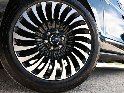 Used 2018 Lincoln Navigator Black Label w/ Cargo Package AWD/4WD image 29