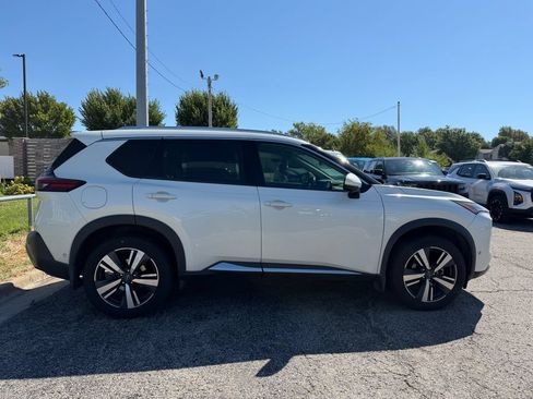 Used 2022 Nissan Rogue SL w/ SL Premium Package FWD image 2