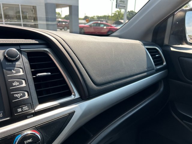 Used 2018 Toyota Highlander XLE AWD/4WD image 47