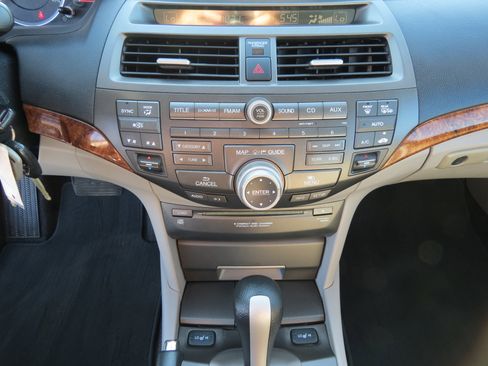 Used 2011 Honda Accord EX-L image 18