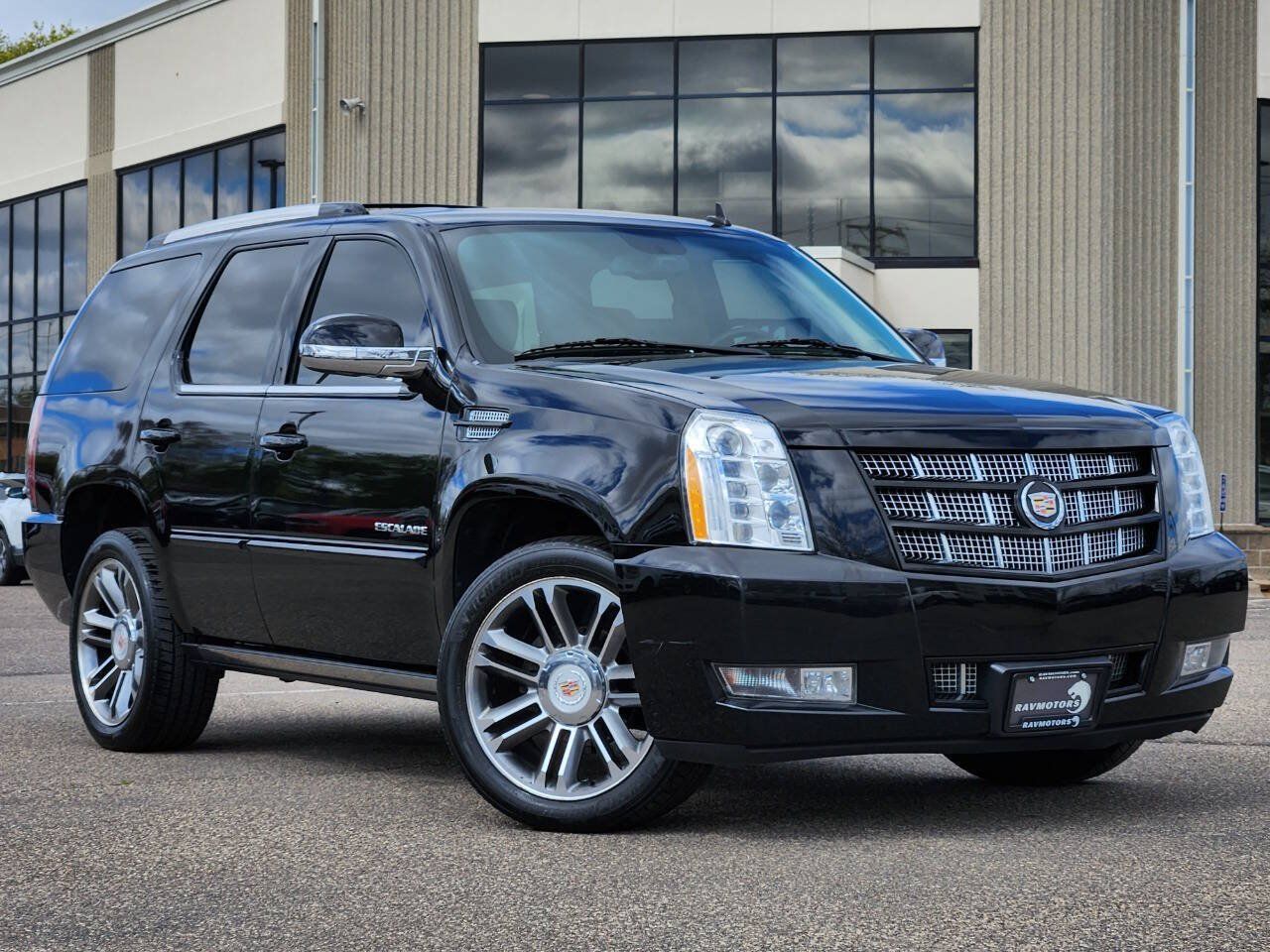 Used 2013 Cadillac Escalade Premium AWD/4WD image 32