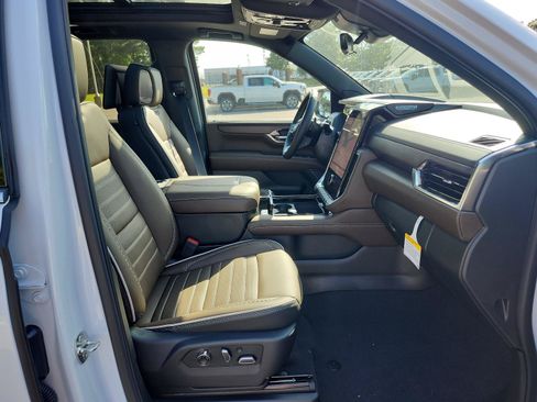 New 2026 GMC Yukon XL Denali Ultimate AWD/4WD image 11