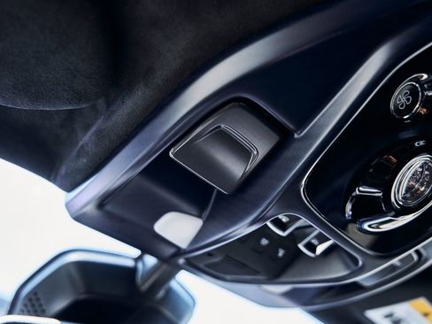 Used 2019 McLaren Senna RWD image 76