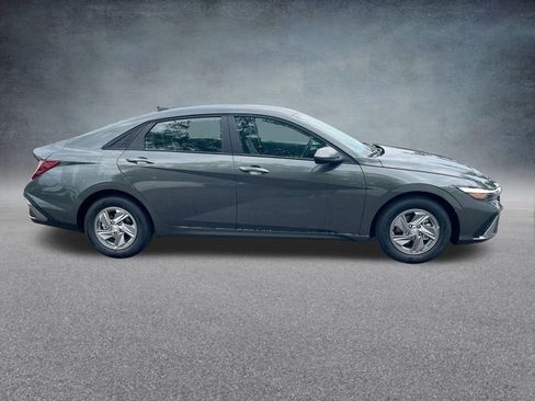 Used 2025 Hyundai Elantra SE image 33