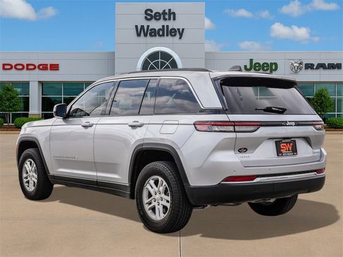 Used 2025 Jeep Grand Cherokee Laredo w/ Luxury Tech Group I image 5