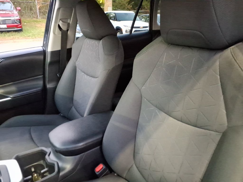 Used 2023 Toyota RAV4 XLE AWD/4WD image 15