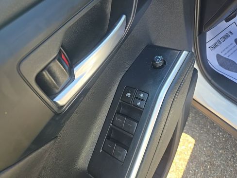 Used 2023 Toyota Highlander XLE image 12