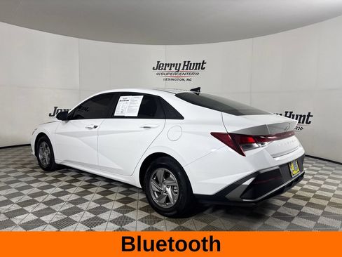 Used 2026 Hyundai Elantra SE FWD image 9