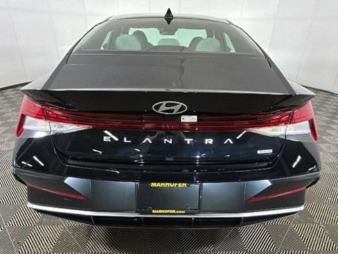 Used 2025 Hyundai Elantra Limited FWD image 4