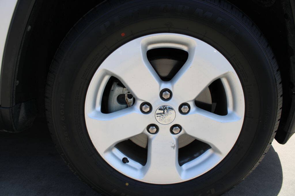 Used 2012 Jeep Grand Cherokee Laredo RWD image 18