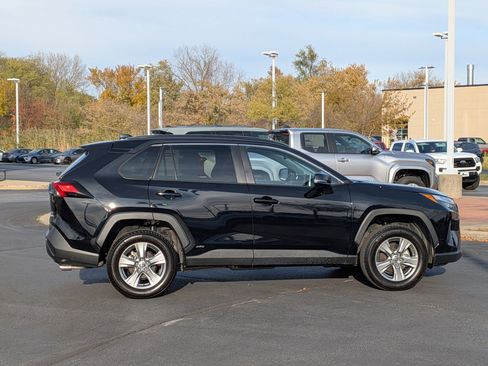 Used 2023 Toyota RAV4 XLE image 9