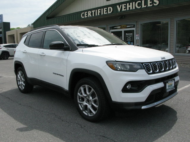 Used 2025 Jeep Compass Limited AWD/4WD image 2